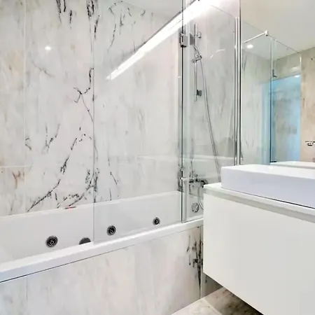 Apartamento Com 2 Quartos * Lissabon